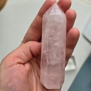 Light Rosequartz with lots of Rainbows